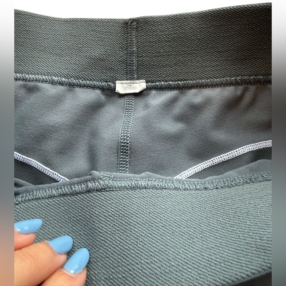 ALO YOGA Airbrush High-Waist Heart Throb Leggings in Steel Gray - Picture 9 of 13